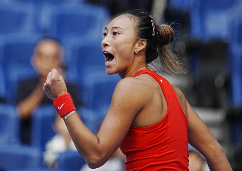 追平生涯纪录！郑钦文2-0横扫斯维托丽娜 时隔两年重返中网四强